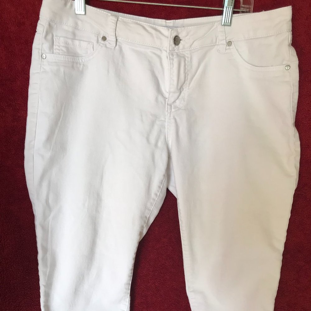 DJ WOMEN CAPRI JEANS WHITE SZ 12 STRETCH GUC